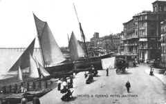 Albertine-and-possibly-the-Skylark-Yachts-by-the-Queens-Hotel-1920